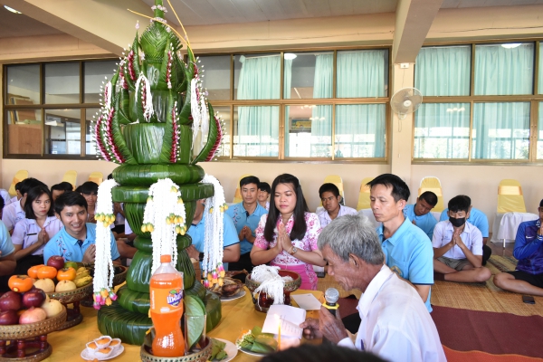 พิธีบายศรีสู่ขวัญคุณครูที่มาดำรงตำแหน่งใหม่       และคุณครูที่ย้ายไปปฏิบัติหน้าที่ ณ สถานศึกษาแห่งใหม่